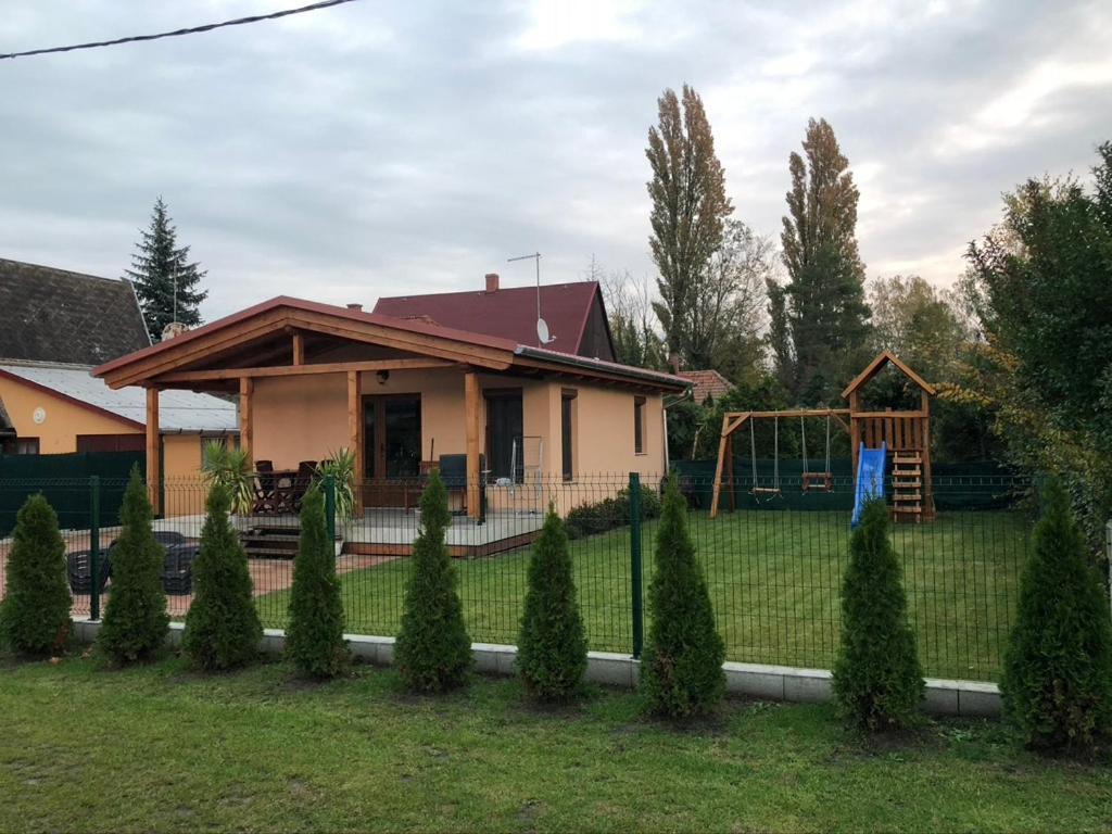 Апартаменты Hullam Nyaralo Балатонмариафюрдё Экстерьер фото